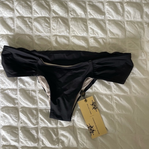 A. Che. Black Off-Shoulder Women's Swimwear - Picture 1 of 9